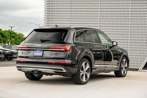 Mythos Black Metallic 2023 Audi Q7 55 Prestige