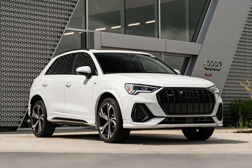 Glacier White Metallic 2023 Audi Q3 45 S line Premium Plus