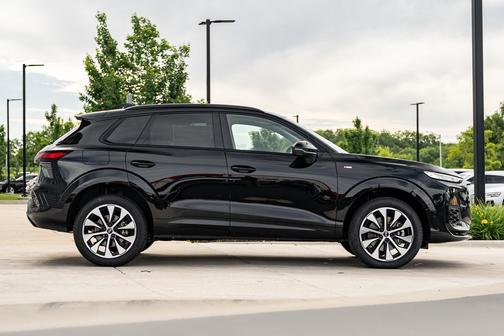 Mythos Black Metallic 2026 Audi Q3 TFSI quattro S tronic