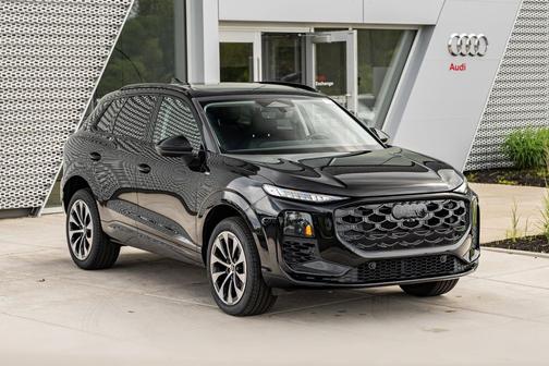Mythos Black Metallic 2026 Audi Q3 TFSI quattro S tronic
