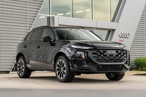 Mythos Black Metallic 2026 Audi Q3 TFSI quattro S tronic