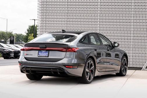 Daytona 2027 Audi S6 e-tron Prestige quattro