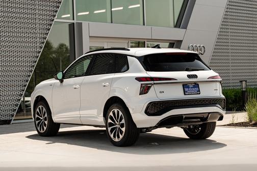 Glacier White Metallic 2026 Audi Q3 TFSI quattro S tronic