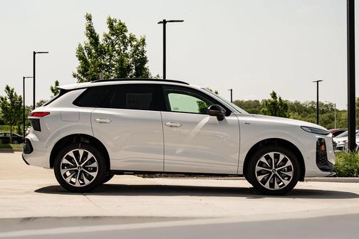 Glacier White Metallic 2026 Audi Q3 TFSI quattro S tronic