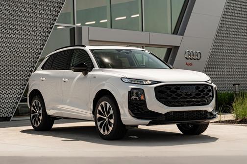 Glacier White Metallic 2026 Audi Q3 TFSI quattro S tronic