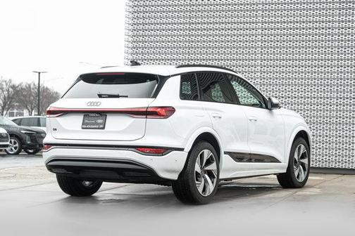 2025 Audi Q6 e-tron Premium Plus quattro