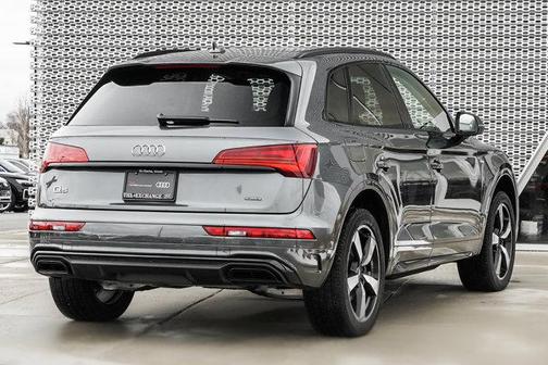 Photo 3 of 32 of 2022 Audi Q5 40 Premium Plus