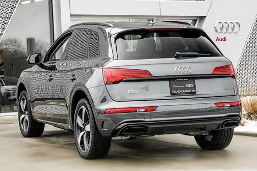 Photo 4 of 32 of 2022 Audi Q5 40 Premium Plus