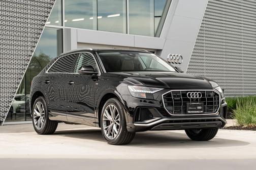 Mythos Black Metallic 2023 Audi Q8 55 Premium Plus