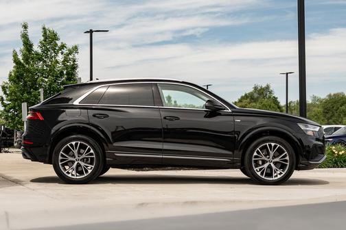 Mythos Black Metallic 2023 Audi Q8 55 Premium Plus