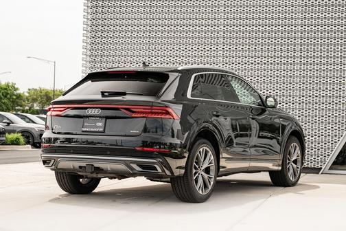Mythos Black Metallic 2023 Audi Q8 55 Premium Plus