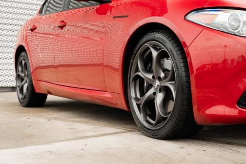 Alfa Rosso 2023 Alfa Romeo Giulia Estrema AWD