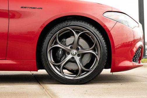 Alfa Rosso 2023 Alfa Romeo Giulia Estrema AWD