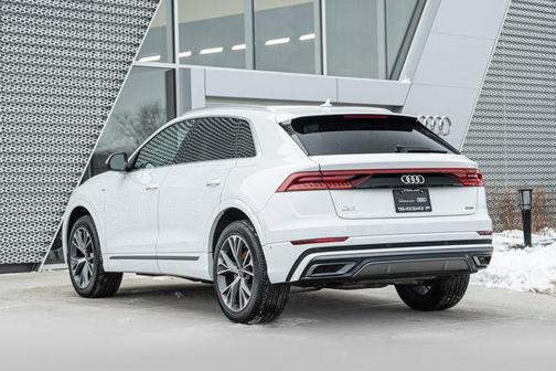 2022 Audi Q8 55 Premium Plus