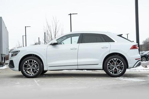 2022 Audi Q8 55 Premium Plus