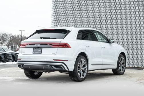 2022 Audi Q8 55 Premium Plus
