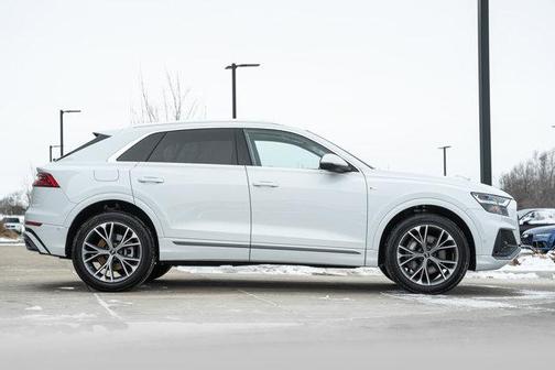 2022 Audi Q8 55 Premium Plus