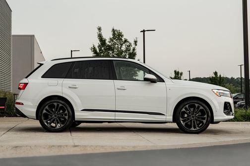 Glacier 2026 Audi Q7 55 Premium Plus