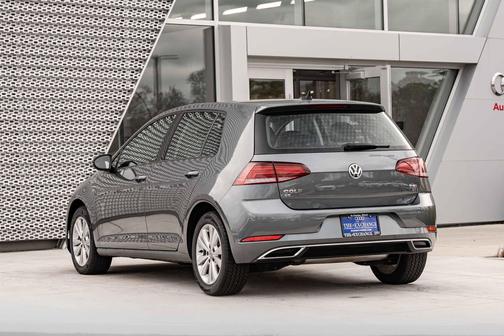Platinum Gray Metallic 2018 Volkswagen Golf TSI SE