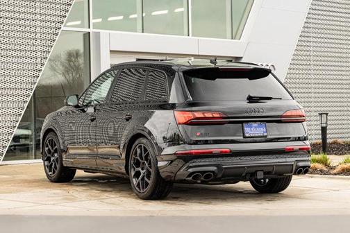 Mythos Black Metallic 2026 Audi SQ7 4.0T Prestige