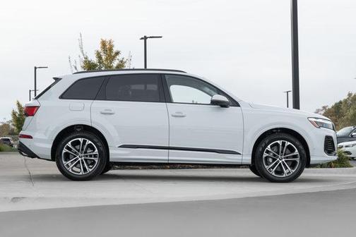 2025 Audi Q7 45 Premium Plus