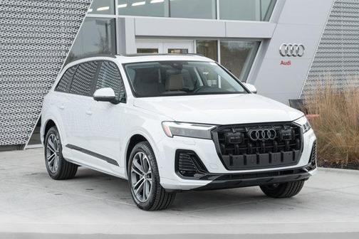 2025 Audi Q7 45 Premium Plus