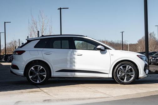 2024 Audi Q4 e-tron Premium Plus 55 quattro