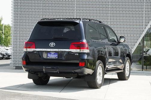2016 Toyota Land Cruiser Base