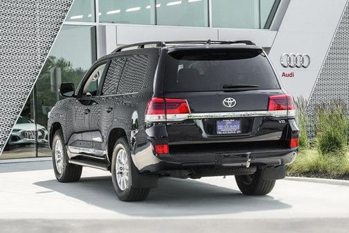 2016 Toyota Land Cruiser Base