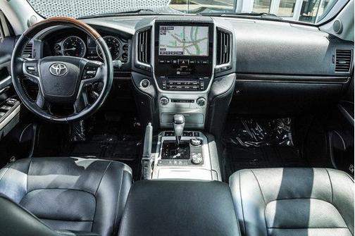 2016 Toyota Land Cruiser Base