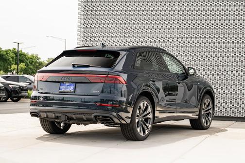 Waitomo Blue Metallic 2026 Audi Q8 55 Premium Plus