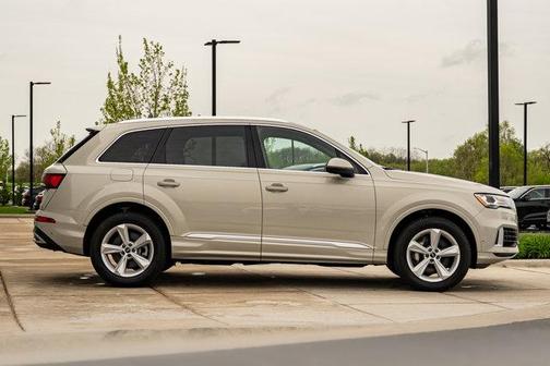 Vicuna Beige Metallic 2023 Audi Q7 45 Premium