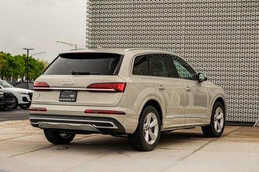 Vicuna Beige Metallic 2023 Audi Q7 45 Premium