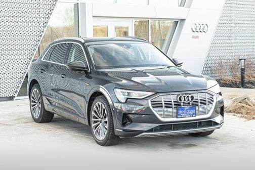 2019 Audi e-tron Premium Plus