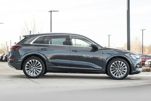 2019 Audi e-tron Premium Plus