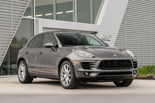 Agate Gray Metallic 2015 Porsche Macan Macan S