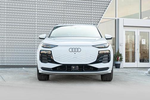 2025 Audi Q6 e-tron Premium Plus quattro