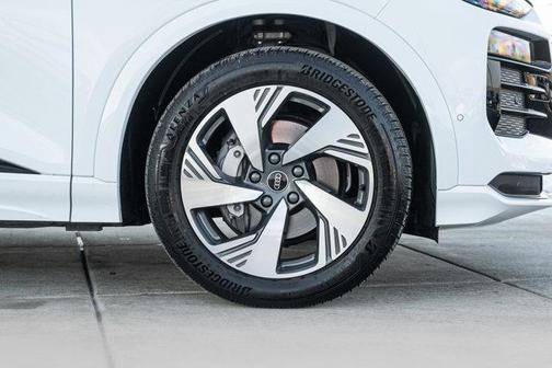 2025 Audi Q6 e-tron Premium Plus quattro