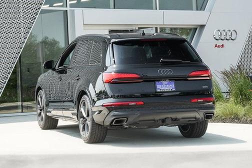 2025 Audi Q7 55 Premium Plus