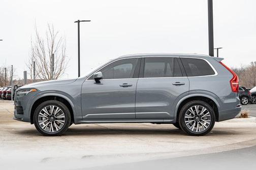 2022 Volvo XC90 T5 Momentum