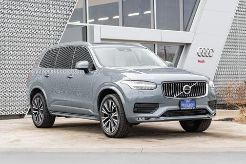 2022 Volvo XC90 T5 Momentum