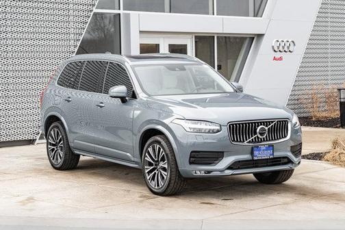 2022 Volvo XC90 T5 Momentum