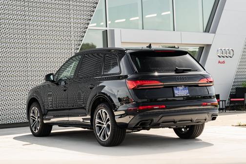Mythos 2026 Audi Q7 45 Premium Plus