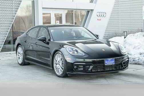 2023 Porsche Panamera 4