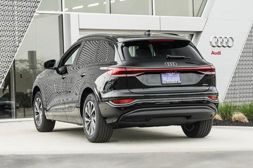 2025 Audi Q6 e-tron Premium Plus quattro