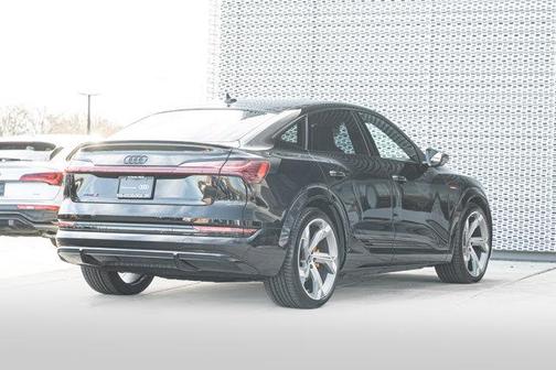 2022 Audi e-tron S Prestige