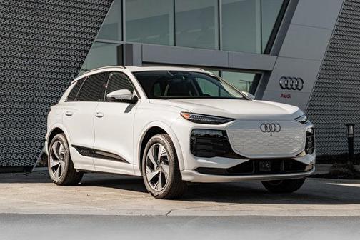 2025 Audi Q6 e-tron Premium Plus quattro