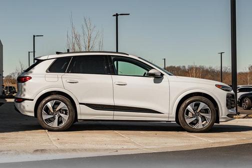 2025 Audi Q6 e-tron Premium Plus quattro