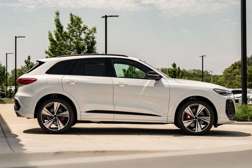 Glacier 2026 Audi SQ5 3.0T Premium Plus