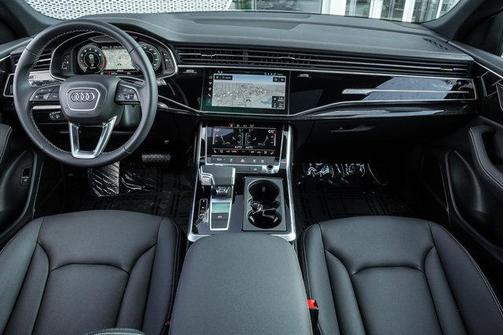 2025 Audi Q8 55 Premium Plus